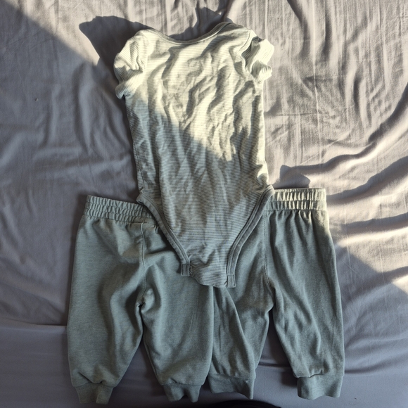 Nike Baby Green Striped Onesie and Pants Set- 3 Months - Picture 6 of 6